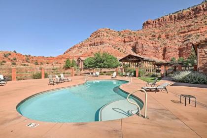 Kanab Home with Resort Amenities - Drive to Zion! - image 2