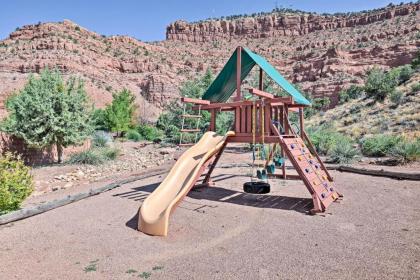 Kanab Home with Resort Amenities - Drive to Zion! - image 6