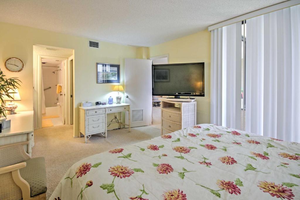 Beachfront Sarasota Resort Condo with Siesta Key View - image 3