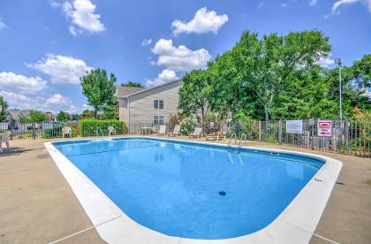 Gorgeous Condo with Resort Pool Near Branson Strip! - image 9