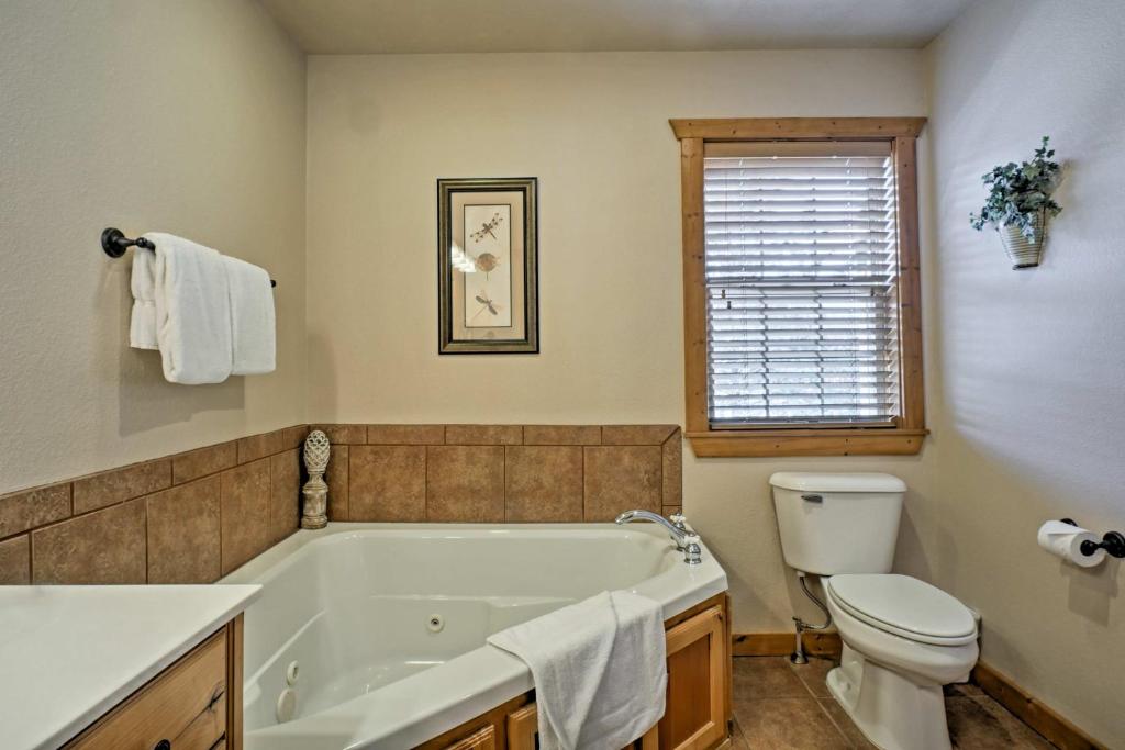 Branson Lodge in StoneBridge with Resort Amenities! - image 4