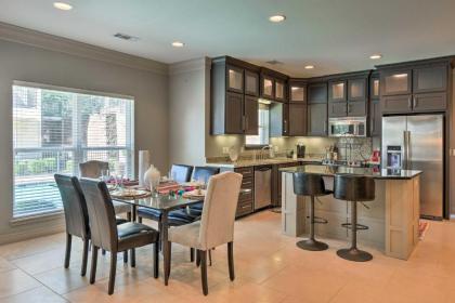 Contemporary Resort Condo with Patio on Lake Hamilton - image 1