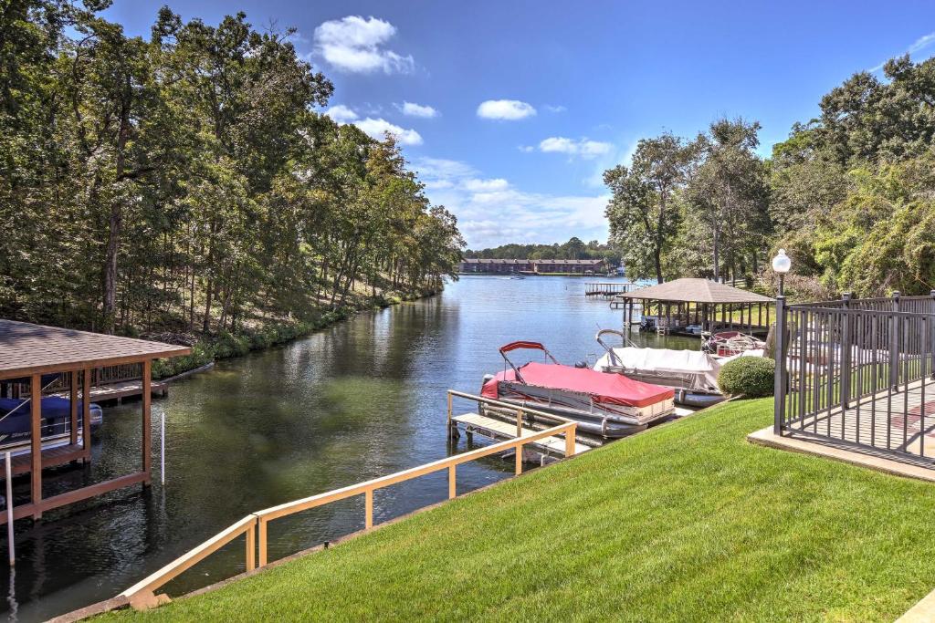 Contemporary Resort Condo with Patio on Lake Hamilton - image 3