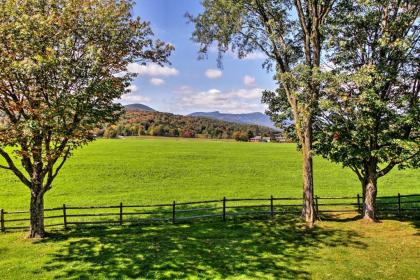 Stowe Townhome with Deck Mtn Views and Resort Perks! - image 12