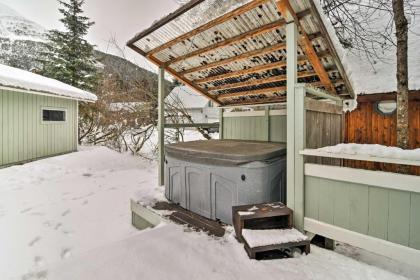 Cabin with Hot Tub and Views 1 Mile to Alyeska Resort - image 18