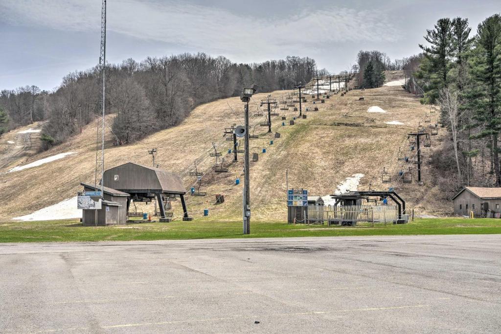 Family Home with Hot Tub 2 Minutes to Swain Resort! - image 4