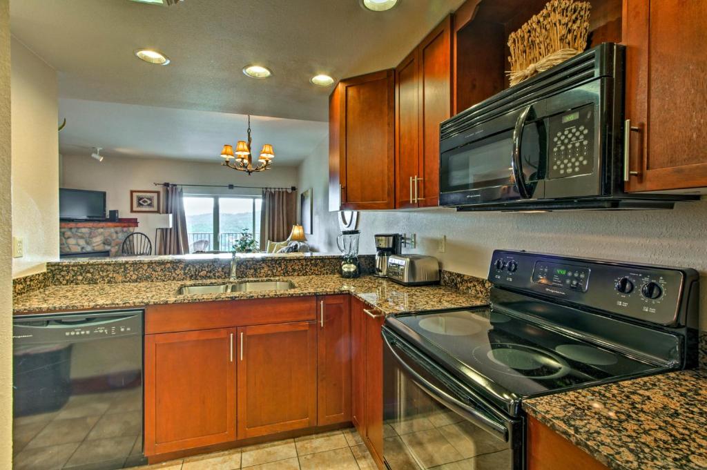 Luxe Pigeon Forge Condo with Resort Pools and Hot Tubs - image 7