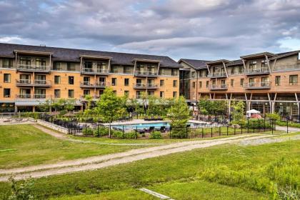 Ski-In Resort Family Condo with Deck at Jay Peak! - image 11