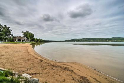 Boyne Falls Home - Walk to Ski Resort and Fairways! - image 17