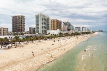 Luxe Beachfront Ft Lauderdale Resort Condo with Pool! - image 16