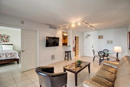 Luxe Beachfront Ft Lauderdale Resort Condo with Pool! - image 17