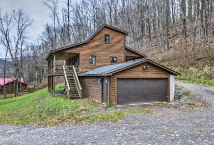 Cabin with Hot Tub and Mtn View 6 Mi to Snowshoe Resort - image 4