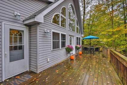 Pocono Lake Home in Resort Community with Hot Tub - image 19