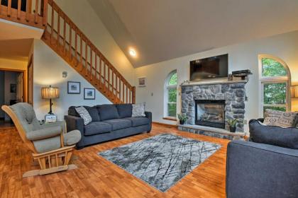 Pocono Lake Home in Resort Community with Hot Tub - image 6