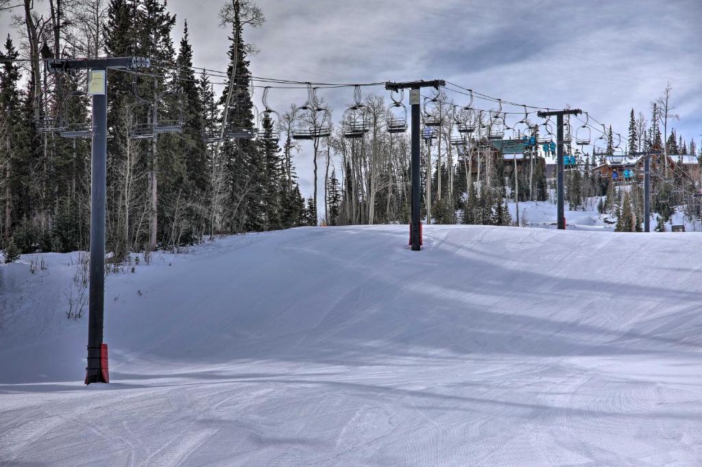 Ski-In and Ski-Out Home Next to Brian Head Resort - image 3