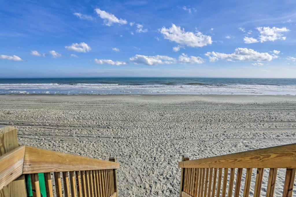 Charming Myrtle Beach Resort Condo - 2 Mi to Ocean - image 2