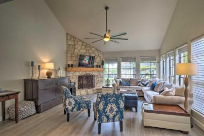 Horseshoe Bay Townhome with Patio Walk to the Resort - image 17