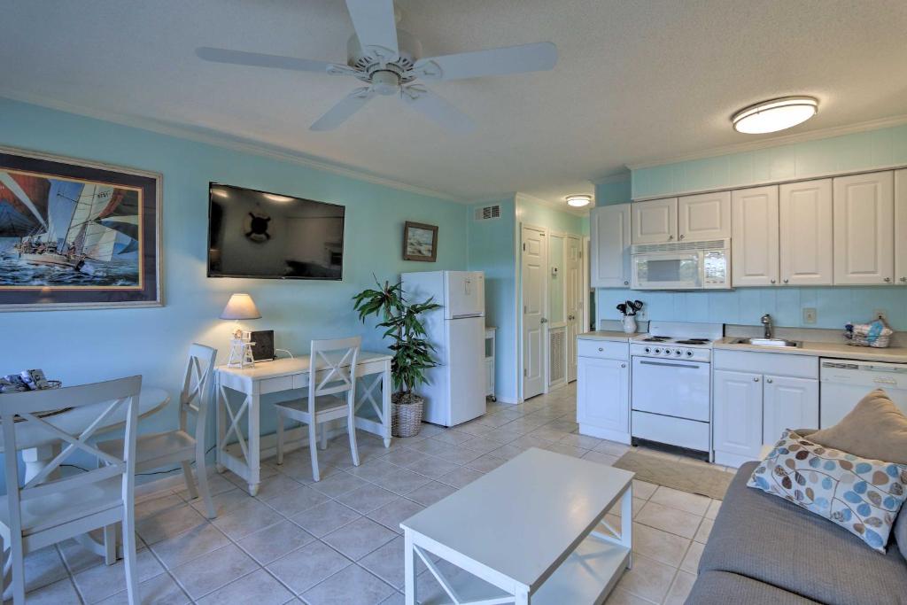 Coastal Condo with Balcony and Luxe Resort Amenities! - image 5