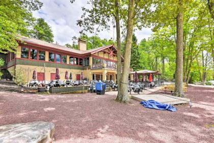 Chic Poconos Retreat Next to Big Boulder Mountain! - image 10