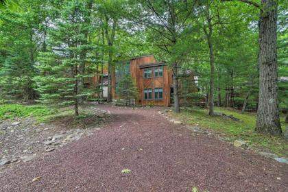 Chic Poconos Retreat Next to Big Boulder Mountain! - image 6