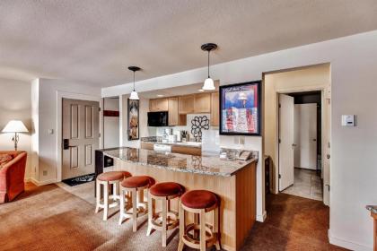 Bend Condo with Deck Resort-Style Amenities and Views! - image 2