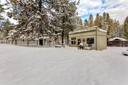 Bend Condo with Deck Resort-Style Amenities and Views! - image 3