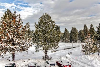 Bend Condo with Deck Resort-Style Amenities and Views! - image 4