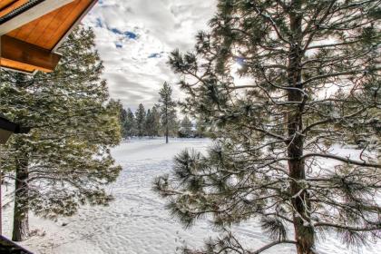 Bend Condo with Deck Resort-Style Amenities and Views! - image 8