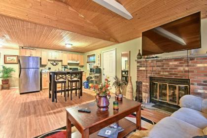 Home with Sunroom and Access to Arrowhead LK Amenities! - image 9