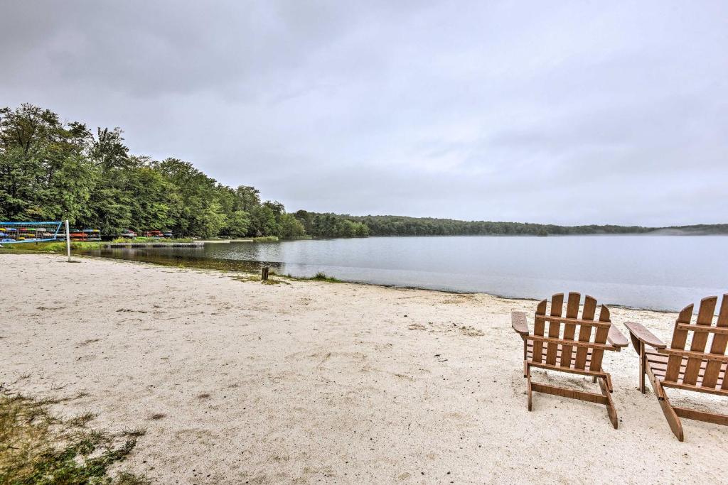 Big Bass Lake House with Resort Amenities! - image 3