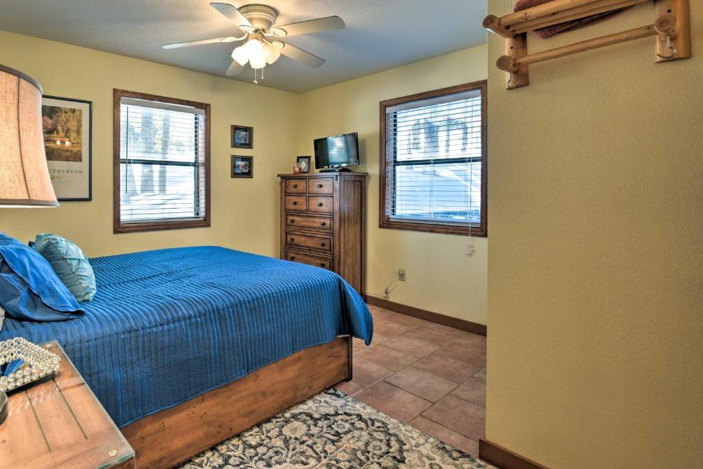 Cozy Condo - half Mile to Angel Fire Resort! - image 3