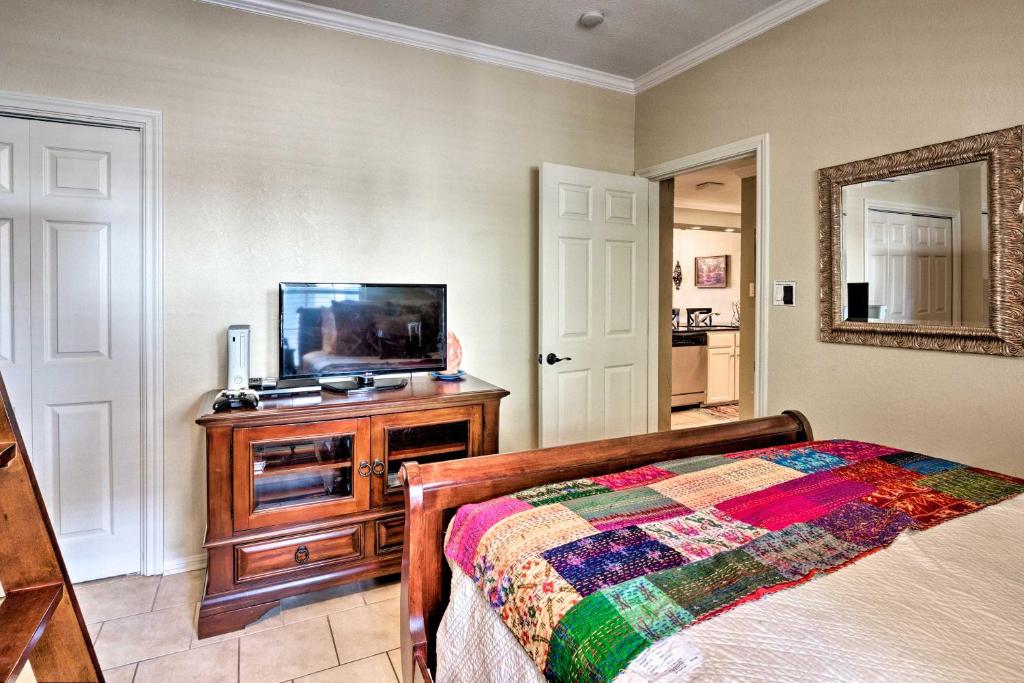 Lakefront Lago Vista Condo with Resort Amenities - image 7