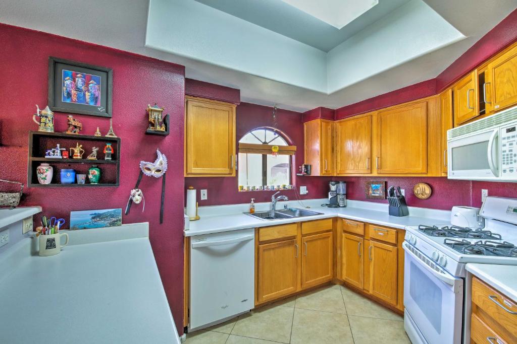 Resort-Style Condo - 15 Miles to Downtown Phoenix! - image 3