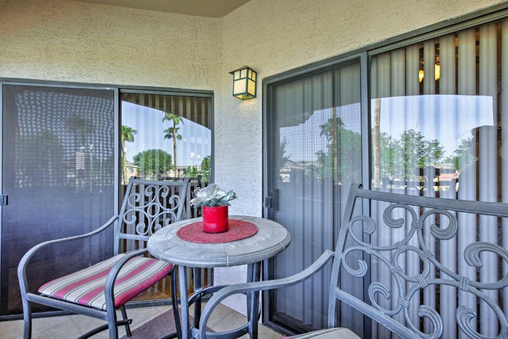 Resort-Style Condo - 15 Miles to Downtown Phoenix! - image 4