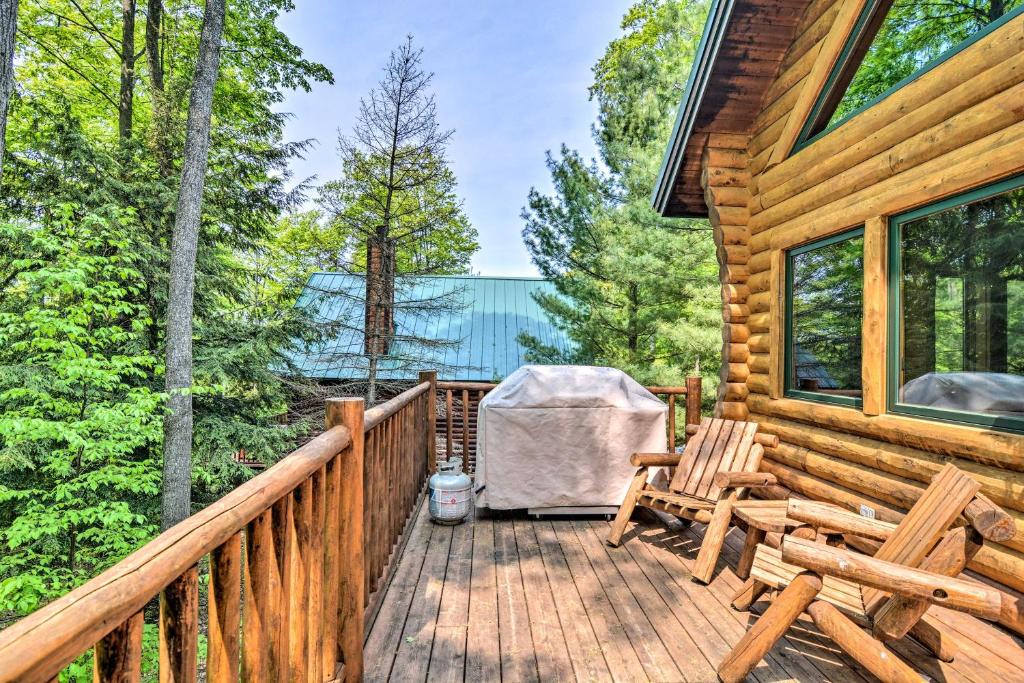 Boyne Mtn Cabin with Hot Tub Near Resort - image 7