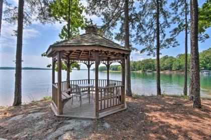 Condo on Lake Keowee with Resort Amenities Pool - image 1