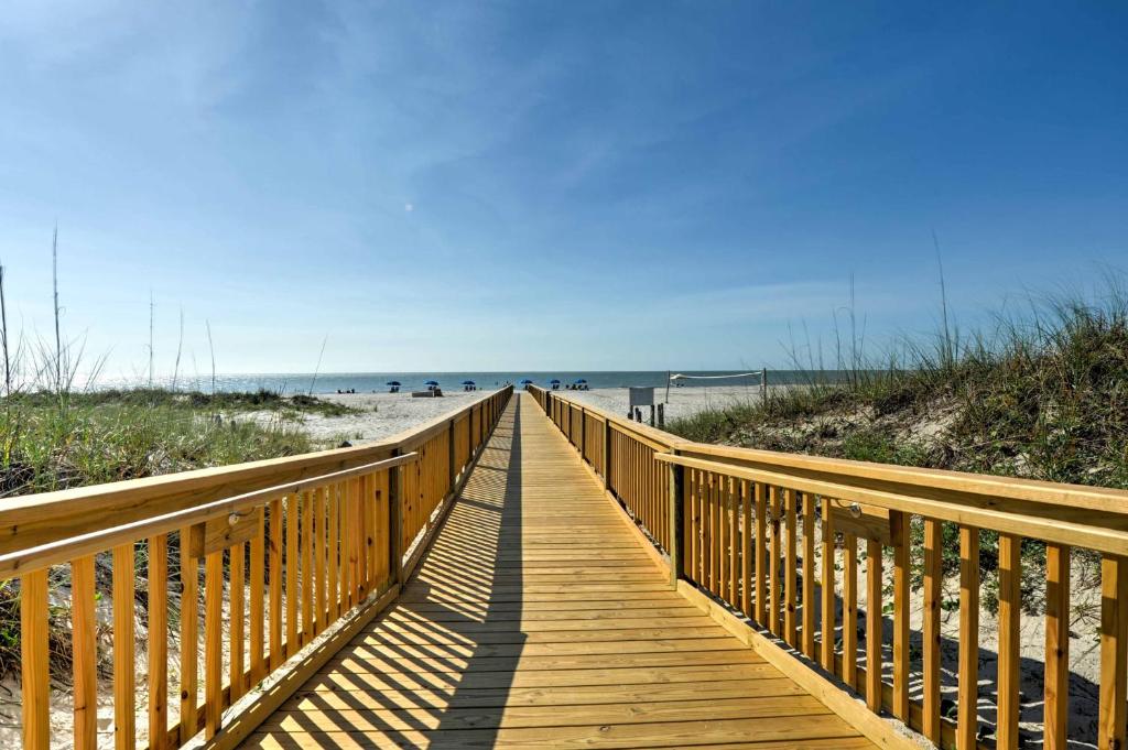 Resort Condo 4 Min Walk to Folly Field Beach - image 6