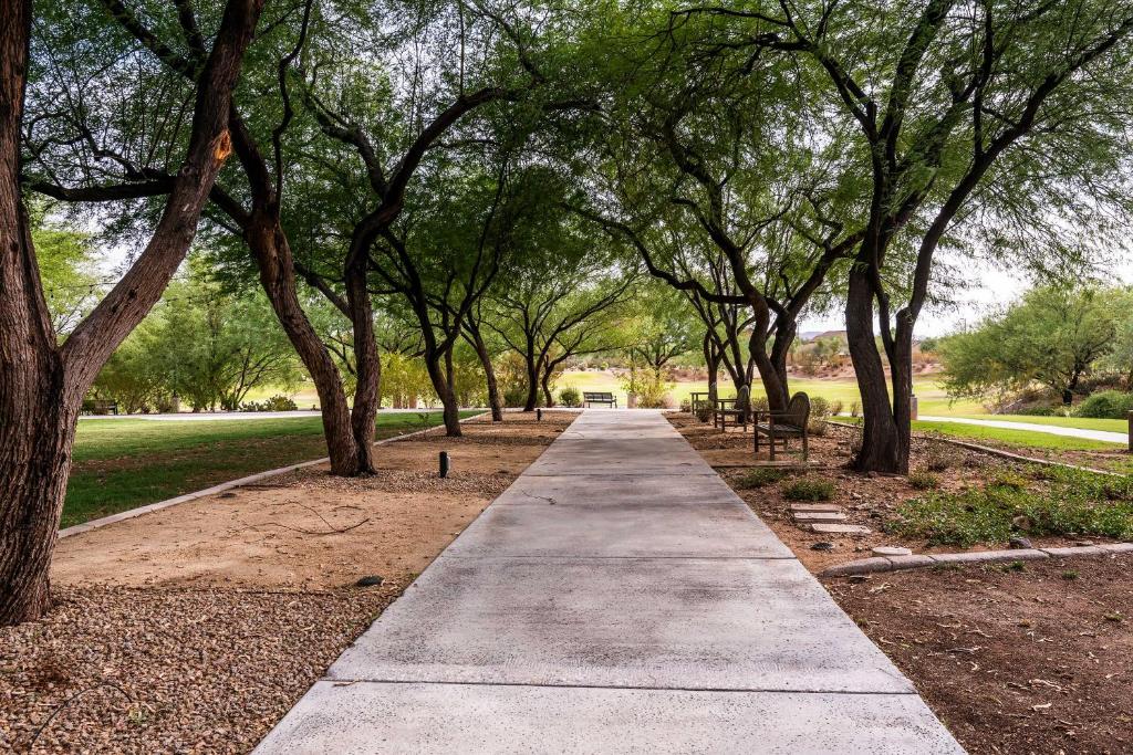 Luxury Phoenix Resort Home with Pool Patio and Casita - image 6