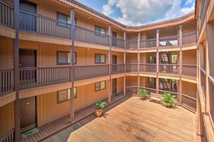 Resort Condo with Patio - Walk to Folly Field Beach! - image 8