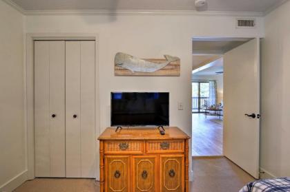 Resort Condo with Patio - Walk to Folly Field Beach! - image 9