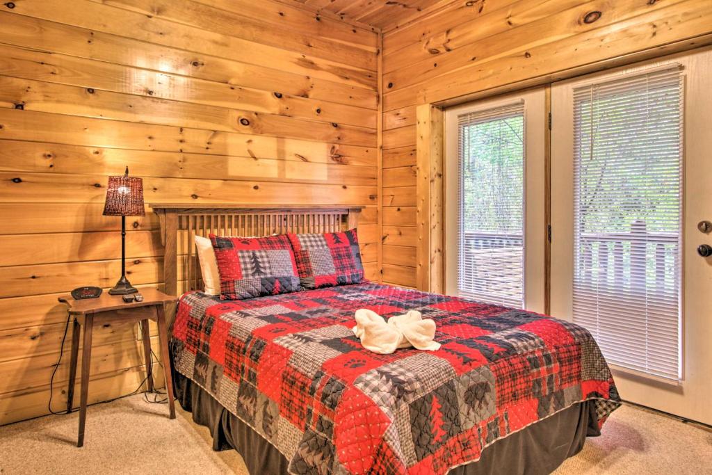 Spacious Pigeon Forge Resort Cabin with Hot Tub - image 4