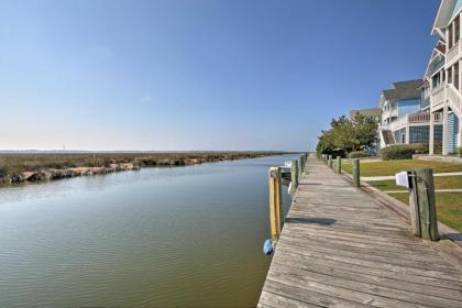 Manteo Waterfront Resort Home with 30-Ft Dock! - image 15