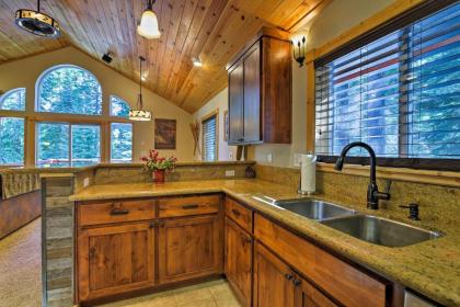 Custom Tahoe Cabin 5 Minutes From Homewood Resort! - image 17