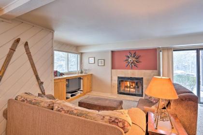 Cozy Alpine Condo with Fireplace Less Than 1 Mi to Ski Lifts - image 1