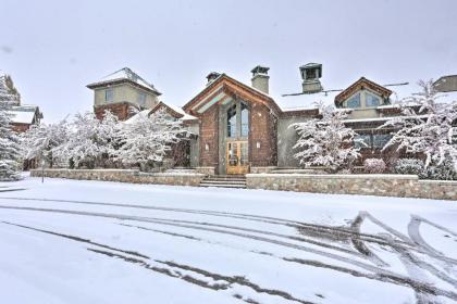 Cozy Alpine Condo with Fireplace Less Than 1 Mi to Ski Lifts - image 7