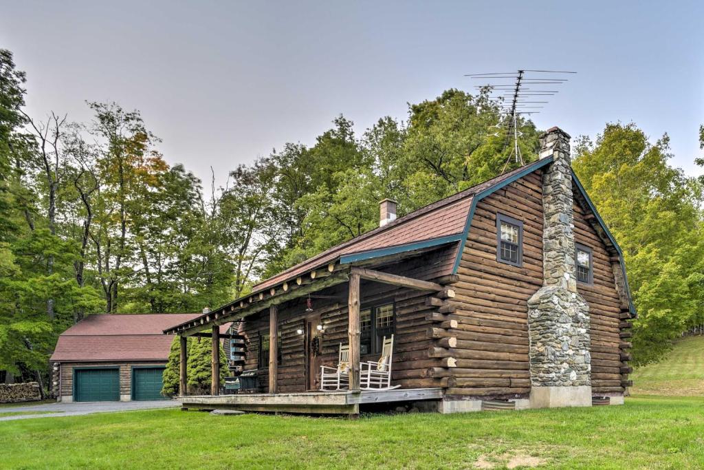 Hancock Log Cabin Retreat 2 Miles to Jiminy Peak! - main image