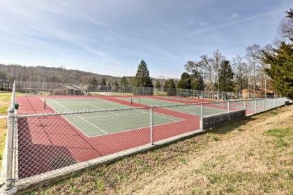 Lake Cumberland Condo - Resort Pool and Golf Course - image 19