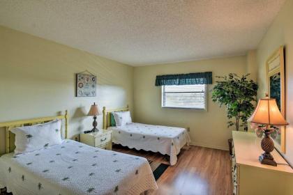 Resort Condo with Balcony - Walk to Madeira Beach! - image 11