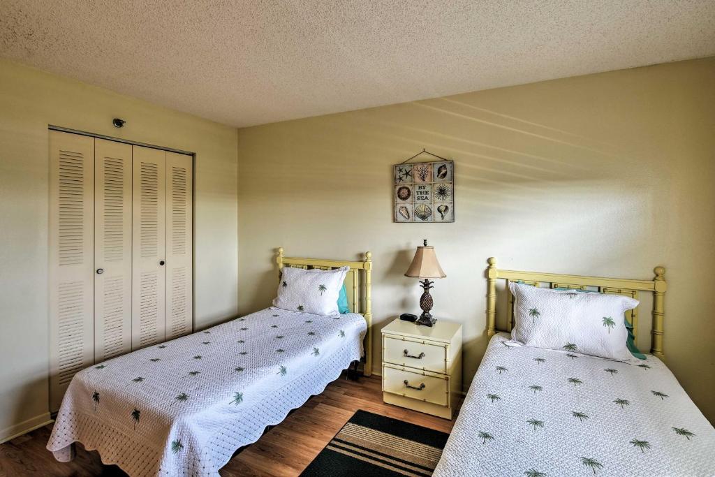 Resort Condo with Balcony - Walk to Madeira Beach! - image 3