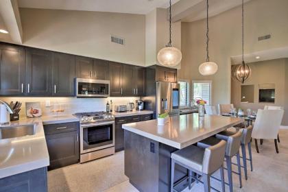 Luxury Remodeled Palm Desert Resort Condo! - image 17